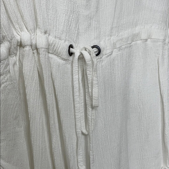 White romper - Picture 4 of 7